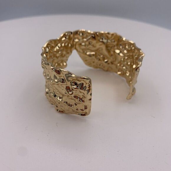Bracelet, cuff, mirror gold colour stainless steel, hammered texture, large - Picture 3 of 16